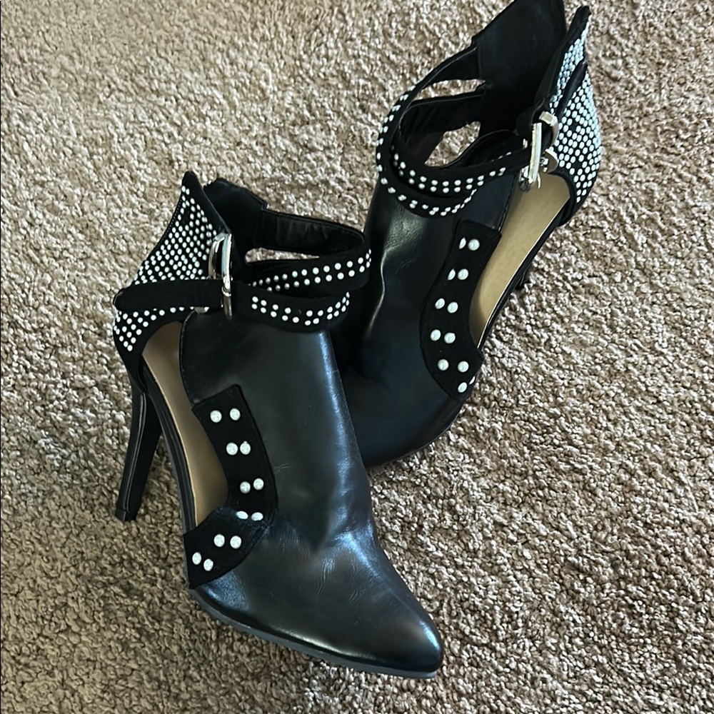Heeled ankle boot